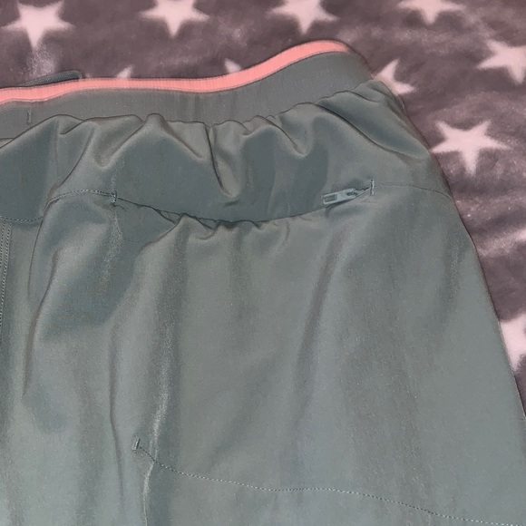 Fabletics green with pink trim on top Womems size large with back pocket - Picture 8 of 10